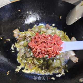 酸菜炒蕨菜的做法步骤：8