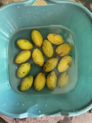 橄榄霍斛煲龙骨的做法步骤：1