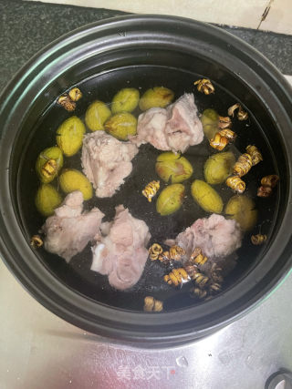 橄榄霍斛煲龙骨的做法步骤：8