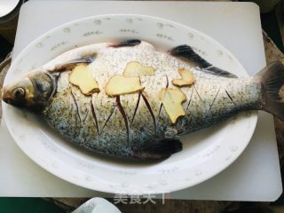 清蒸淡水鲳鱼的做法步骤：1