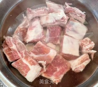 空气炸锅版蒜香排骨的做法步骤：1