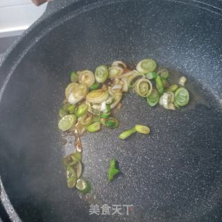 葱爆活海参的做法步骤：8