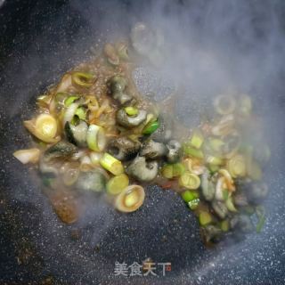葱爆活海参的做法步骤：10