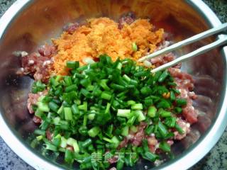 咸蛋黄肉馅饺子的做法步骤：8
