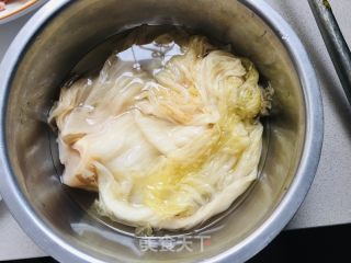 酸菜炒羊肉的做法步骤：1