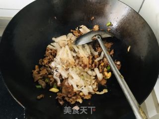 酸菜炒羊肉的做法步骤：9