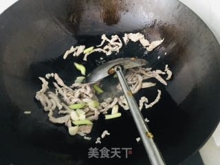 莴笋炒肉的做法步骤：4