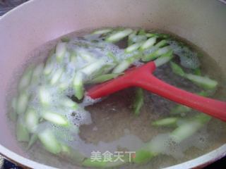 蘑菇炒芦笋的做法步骤：4