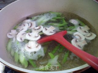 蘑菇炒芦笋的做法步骤：5