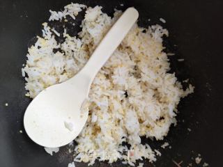 马蹄杏鲍菇炒饭的做法步骤：3