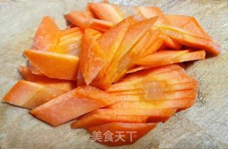 番茄白菜胡萝卜香菇牛肉筋汤的做法步骤：4