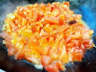 番茄白菜胡萝卜香菇牛肉筋汤的做法步骤：7