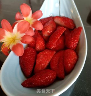 蜂蜜刺梨汁浸草莓的做法步骤：8