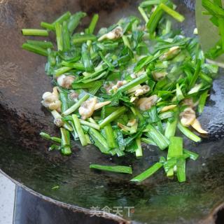 韭菜炒黄蛤肉的做法步骤：10