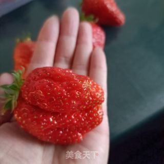 刺梨草莓奶昔的做法步骤：1