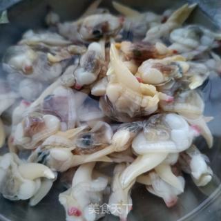 蛤蜊肉炒圆白菜的做法步骤：2