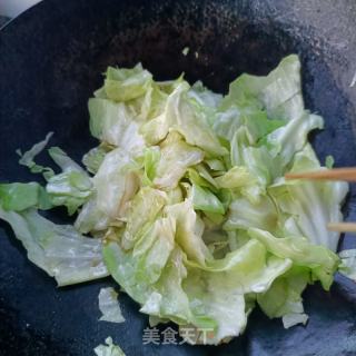 蛤蜊肉炒圆白菜的做法步骤：4