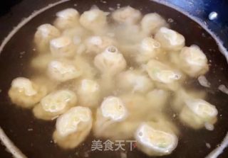 鲜肉皮蛋云吞的做法步骤：9