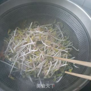 海参香覃拌绿豆芽的做法步骤：3