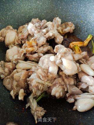 干锅牛蛙的做法步骤：7