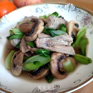 排骨油菜炒口蘑的做法步骤：9