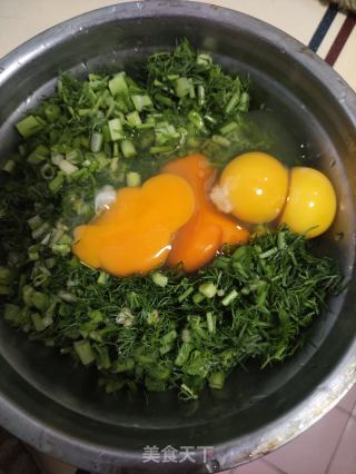 小茴香菜煎蛋的做法步骤：2