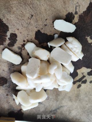 瑶柱马蹄肉片汤的做法步骤：2