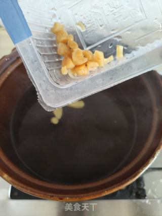 瑶柱马蹄肉片汤的做法步骤：5
