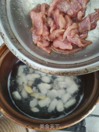 瑶柱马蹄肉片汤的做法步骤：7