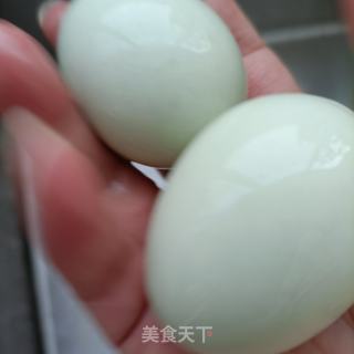 乌鸡蛋拌黄瓜的做法步骤：1
