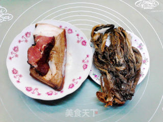 盐菜腊肉白玉米面包子的做法步骤：1