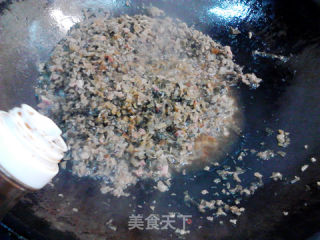盐菜腊肉白玉米面包子的做法步骤：9