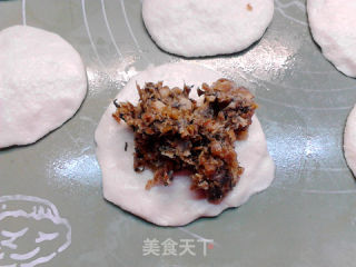 盐菜腊肉白玉米面包子的做法步骤：18