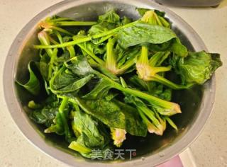 芝麻盐拌菠菜的做法步骤：1