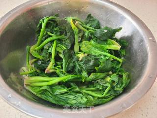 芝麻盐拌菠菜的做法步骤：2