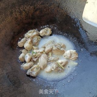 韭菜炒蛎肉的做法步骤：7