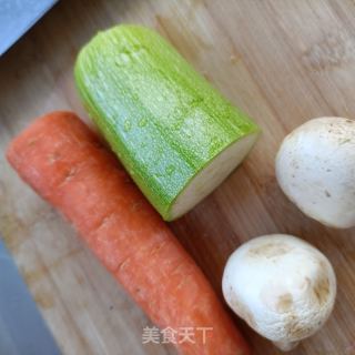 肉沫水炒茭瓜的做法步骤：1