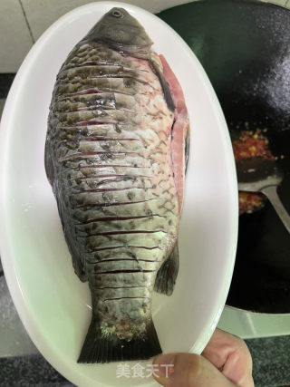 剁椒蒸鲫鱼的做法步骤：7