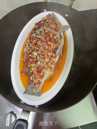 剁椒蒸鲫鱼的做法步骤：10