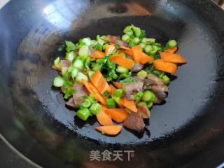 香肠菜心炒年糕的做法步骤：5