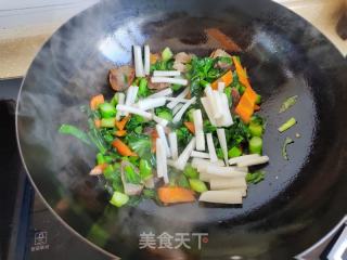 香肠菜心炒年糕的做法步骤：7