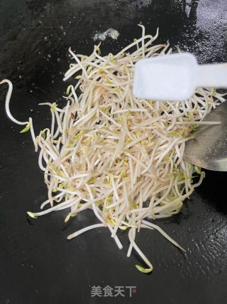 豆芽炒鸡蛋的做法步骤：7