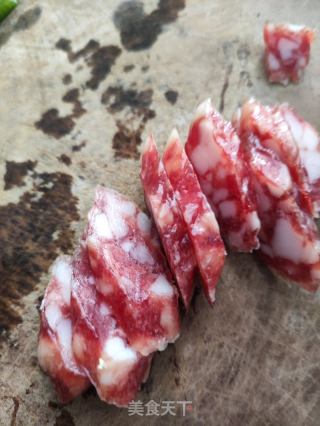 杏鲍菇灯笼椒炒腊肠的做法步骤：3