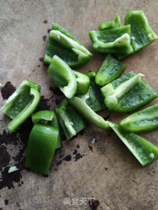 杏鲍菇灯笼椒炒腊肠的做法步骤：4
