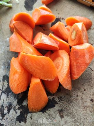 胡萝卜马蹄焖羊腿肉的做法步骤：2