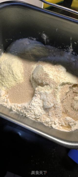 炼乳吐司的做法步骤：1
