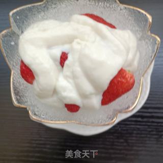核桃草莓拌酸奶的做法步骤：4