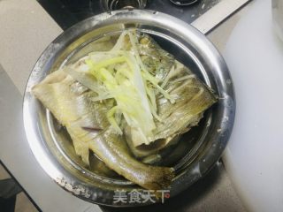 清蒸黄花鱼的做法步骤：6