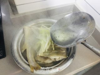清蒸黄花鱼的做法步骤：7