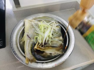 清蒸黄花鱼的做法步骤：8